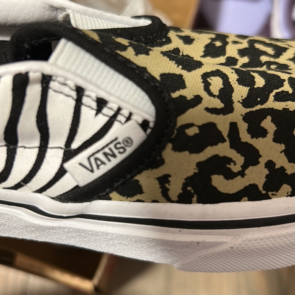 Vans - Picture 2 of 4